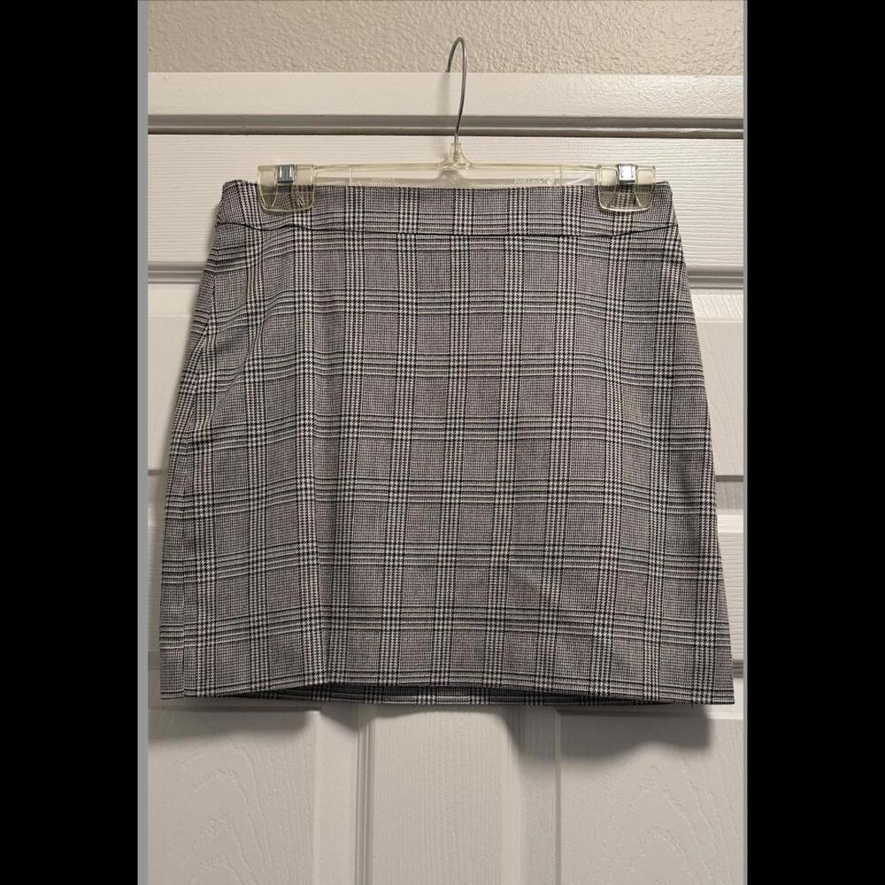 Guess Collection Plaid Mini Skirt - Size 2, Lined, Chic